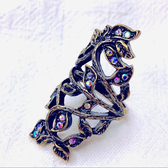 Jewelry - ❣️$25/3❣️ Vintage Style Rhinstones Leaves Long Ring